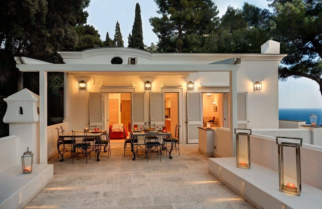 Villa Bougainvillea - Luxurious Villa located just minutes from La Piazzetta and the beach