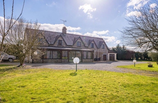 Villa Bourguenolles: Ideal Accommodation for Families and Friends in Normandy