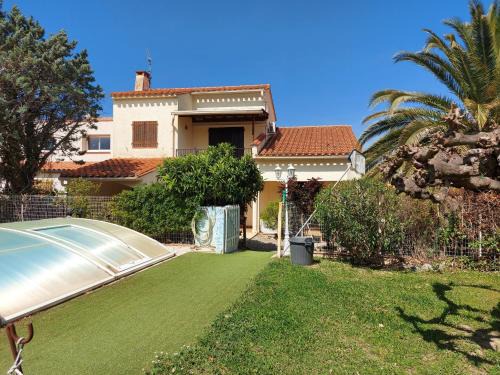 Villa climatisée avec belle terrasse et jardin à Saint-Génis-des-Fontaines - FR-1-776-133