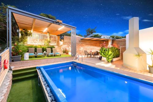 Villa Canes Heated Pool