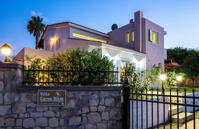 Villa Carpe Diem -Luxury Villa with private pool 2 km from the beach!
