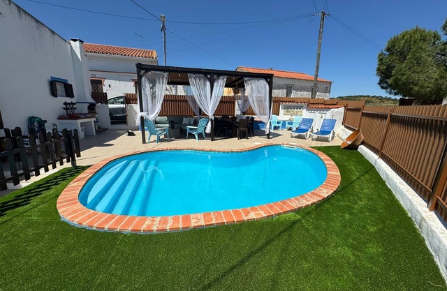 Villa 'Casa D’ Avó Lita' with Private Pool, Private Terrace and Wi-Fi