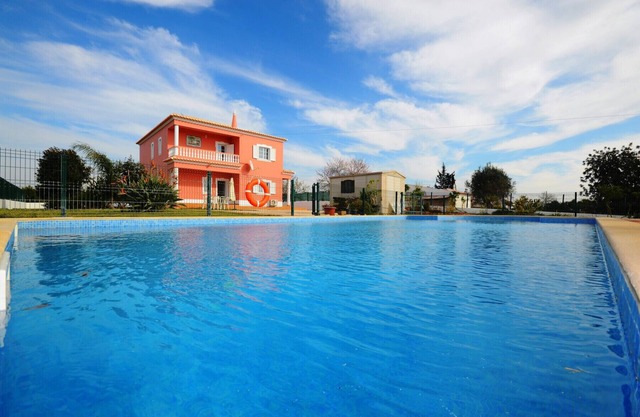 Villa Casa das Amendoeiras, a lovely 4 bedroom villa with private pool