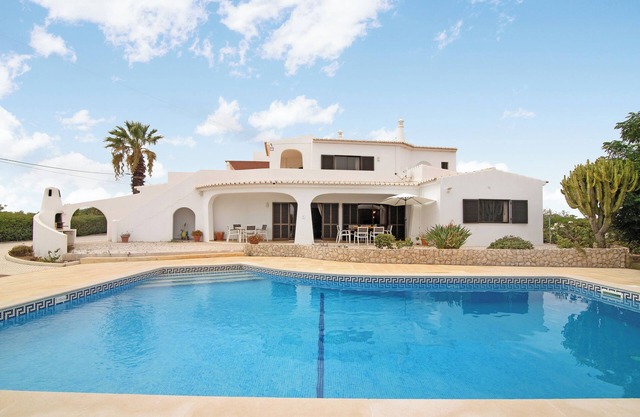 Villa 'Casa Das Areias' with Private Pool, Wi-Fi and Air Conditioning