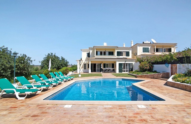 Villa 'Casa dos Avós' with Private Pool, Terrace & Wi-Fi