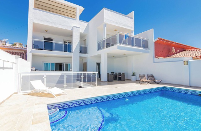 Villa 'Casa Flores 047' with Sea View, Wi-Fi and Air Conditioning