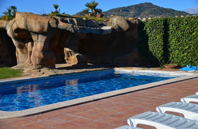 VILLA CASA LORENZANA WITH SWIMMING POOL AND LARGE GARDEN