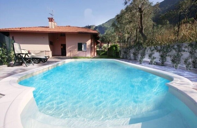 Villa & Charme id 2121, great lake views pool, beach, lake front