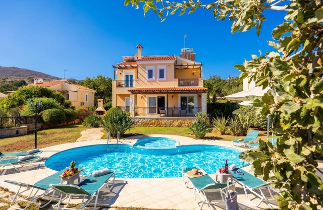 Villa Chloe - Four Bedroom Villa, Sleeps 8