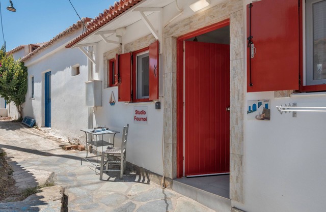 Villa 'Christina 2 Kythnos' with Sea View, Wi-Fi and Air Conditioning