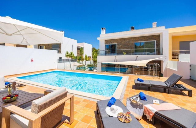 Villa Clara do Sol - Four Bedroom Villa, Sleeps 8