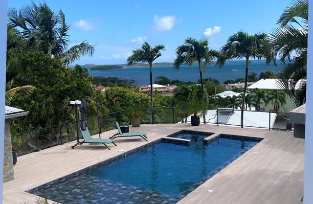 Villa Cloya, Sea View