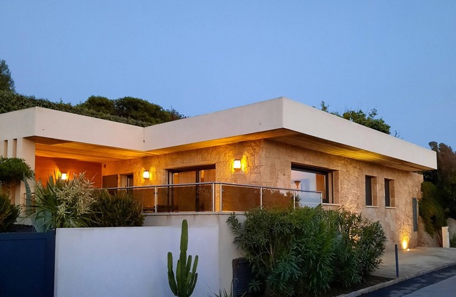 Villa Côté Port in the heart of the fishing village with sea view. Air conditioning, WIFI
