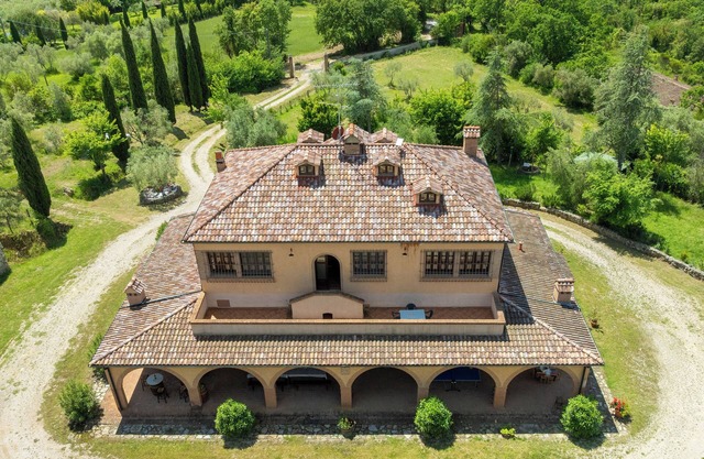 Villa Cresci with pool 5 minutes from spa center