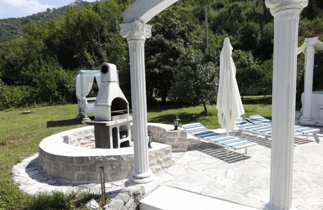 Villa D'Amore - Large Stone Villa With Private Pool And Garden