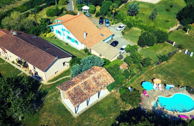 Villa Daisy large house with private garden and access to large garden with pool