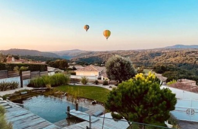 Villa de Charme Avec Piscine Naturelle et vue Imprenable sur les Montagnes