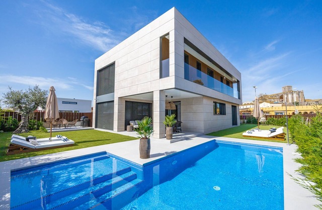 Villa de Lujo en Costa Brava, 5 Min. de la Playa