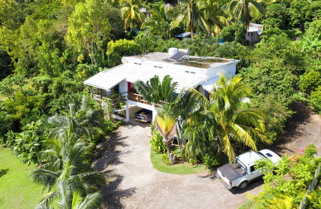 Villa de la Vallée with plunge pool a few steps from Port Mathurin