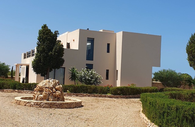 Villa de Luxe , 8km Centre Ville , au Calme à la Campagne