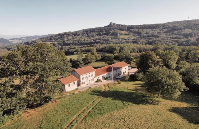 Villa de luxe, nichée dans les montagnes
