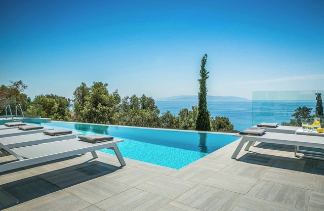 Villa Del Cielo - Premier Villa with Incredible Sea Views & First-Class Decor