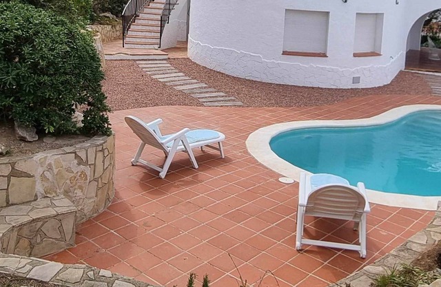 VILLA DEL SOL WITH POOL AND BEAUTIFUL VIEWS