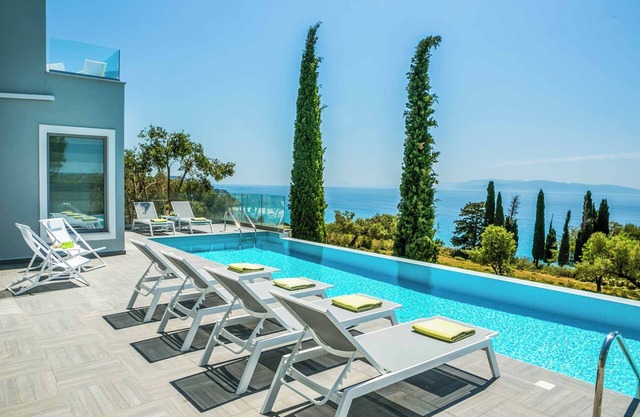 Villa Della Luna - Idyllic Setting with Breathtaking Sea Views & Large Terrace