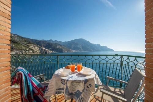 VILLA DI PALMA access to the beach and solarium