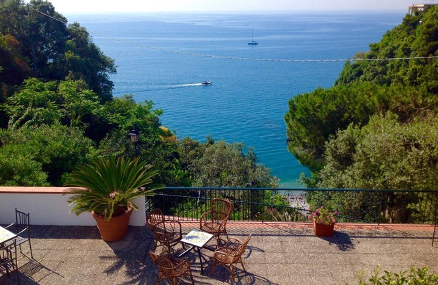 Villa - direct access to the beach