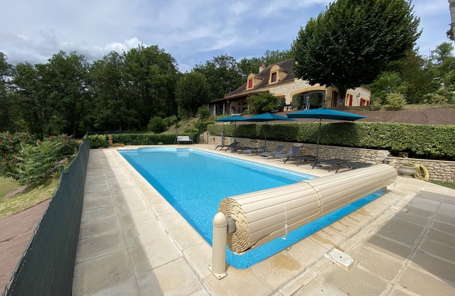 Villa Dor-Lot 10/12 persons with large private heated pool and garden