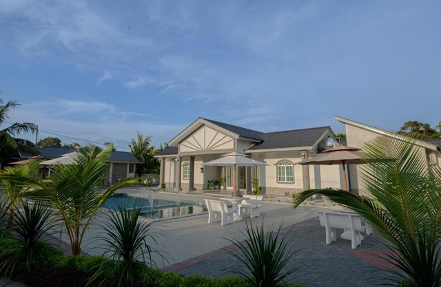 Villa Dracaena Melaka With Swimming Pool, Hill View and 20 minutes to Town