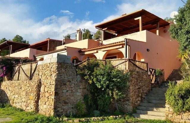 Villa Eden 900mt from the splendid Calamarina beach