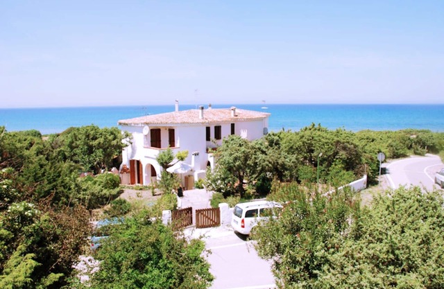 Villa Eden Beach, for 10 people, 50 meters from the beach, with garden