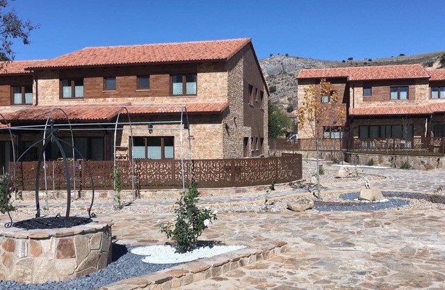 VILLA EL TILO- RURAL TOURIST COMPLEX LAS VILLAS DE FUENTIDUEÑA