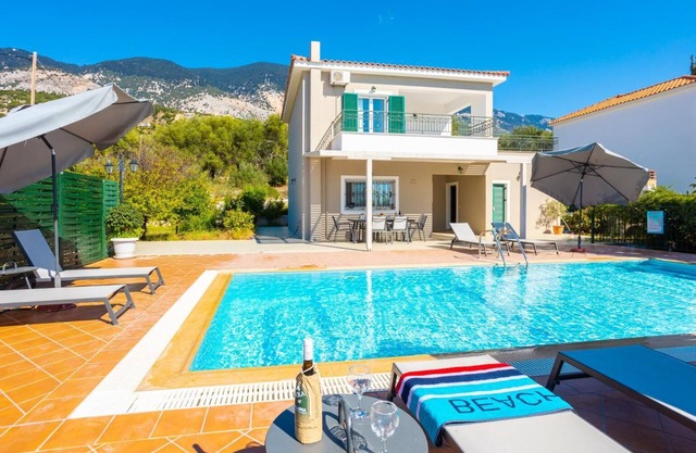 Villa Erasmia - Three Bedroom Villa, Sleeps 7