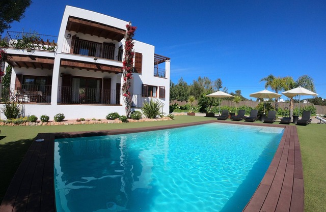 Villa, private pool, Wifi and barbecue, 15min from Ibiza, close to Cala Saladeta.
