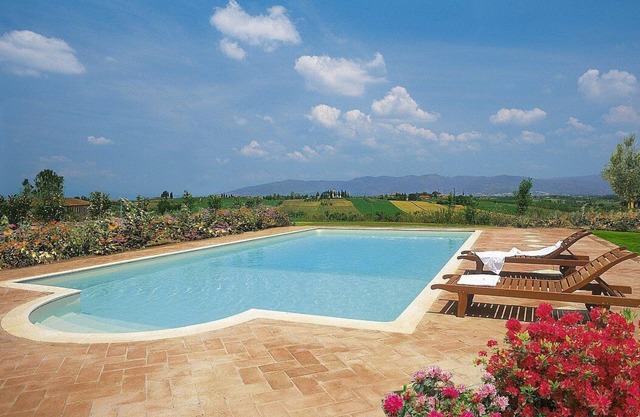 Villa Eterea: A luxurious three-story age-old farm house built in the 18th century, located in the heart of the Valdichiana, with Free WI-FI.