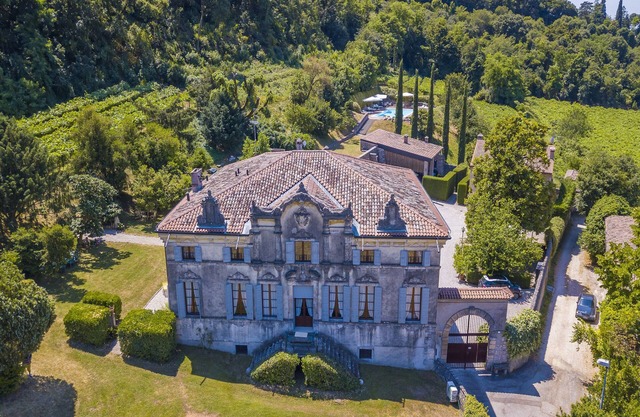 Villa Faccioli Limone With Shared Pool, Colognola ai Colli, Italy