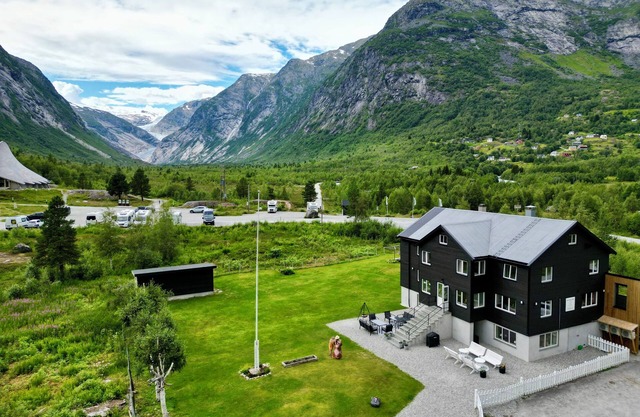 Villa Fjellheim - at the foot of the Jostedal glacier