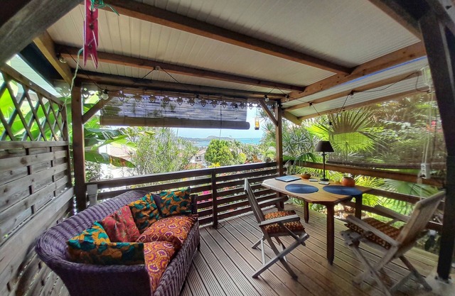 Villa Fleurs des Iles: Studio Bwa Banbou, cozy studio with sea view.