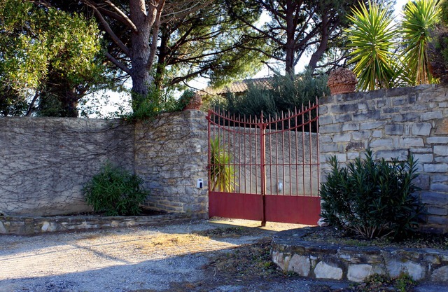Villa for 10 people with swimming pool.