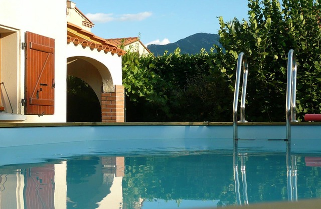 Villa ideally located between sea and mountains in a pleasant village