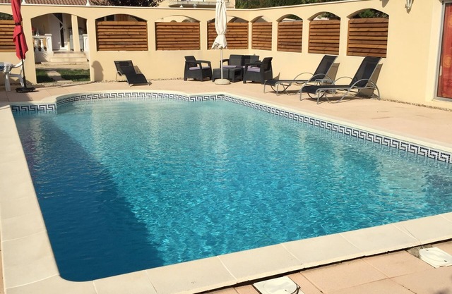 Villa sleeps 8/9, heated pool (9x5m), Jacuzzi (7places), games room.