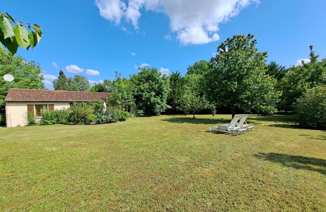 Villa Avec Jardin Privé et Accès au Jardin de Jeux Communautaire et Piscine