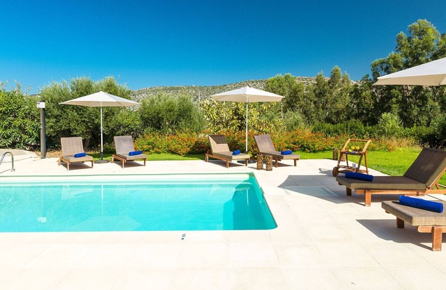 Villa Gaia, With sea Views Only 150m Away From Loutraki Beach