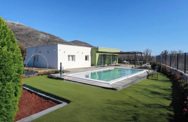 Villa Gariful - Sleeps 10 - Pool - HotTub - PetsOK
