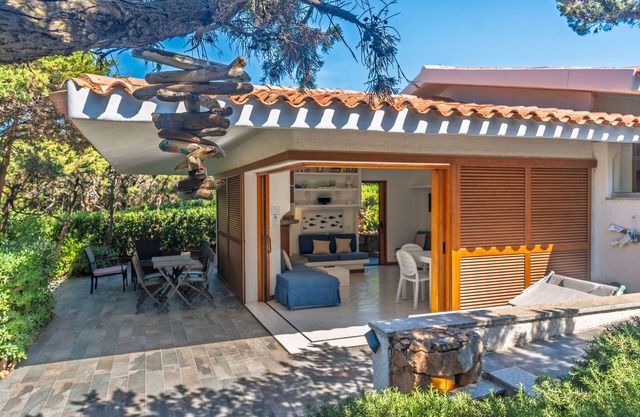 Villa 'Gerbera - 250m Dal Mare' with Sea View, Wi-Fi and Air Conditioning