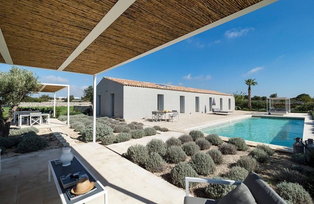 Villa Gilestra - Three Bedroom Villa, Sleeps 6