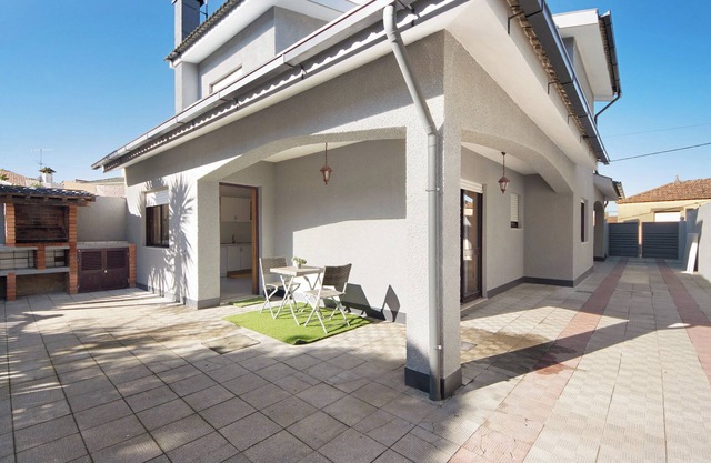 Villa 'Gilove House' with Private Garden, Balcony and Wi-Fi